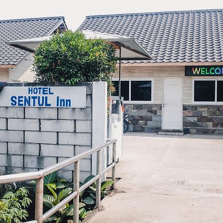 Hôtel Reddoorz Near Sirkuit Sentul à Bogor Extérieur photo