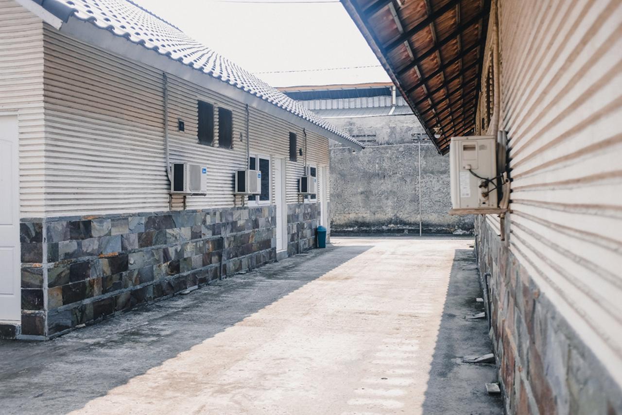 Hôtel Reddoorz Near Sirkuit Sentul à Bogor Extérieur photo