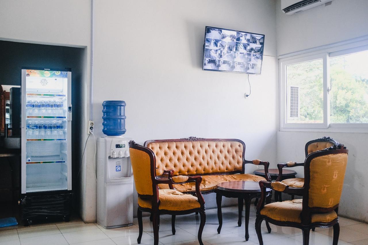Hôtel Reddoorz Near Sirkuit Sentul à Bogor Extérieur photo